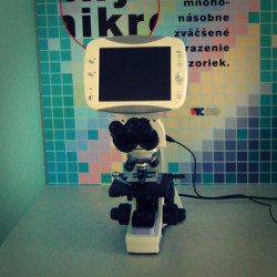 Biologický digitálny mikroskop