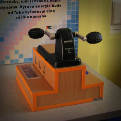 Generátor na ručný pohon kľukou